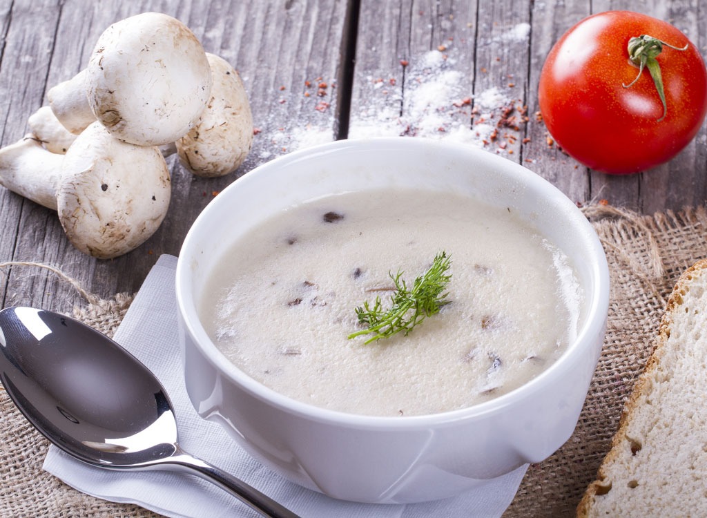 soupe crémeuse à la tomate et au basilic