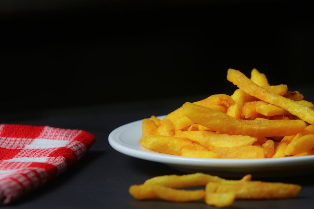 découvrez comment adopter un régime alimentaire adapté pour réduire votre cholestérol et améliorer votre santé cardiovasculaire grâce à des conseils nutritionnels simples et efficaces.