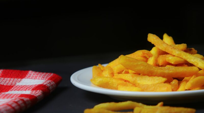 découvrez comment adopter un régime alimentaire adapté pour réduire votre cholestérol et améliorer votre santé cardiovasculaire grâce à des conseils nutritionnels simples et efficaces.