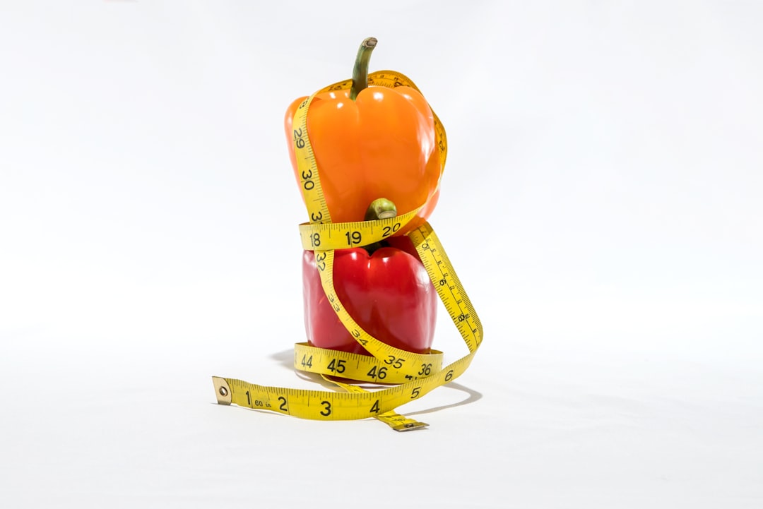 découvrez des stratégies efficaces pour une perte de poids durable et saine grâce à des conseils nutritionnels et des routines d'exercice adaptées.
