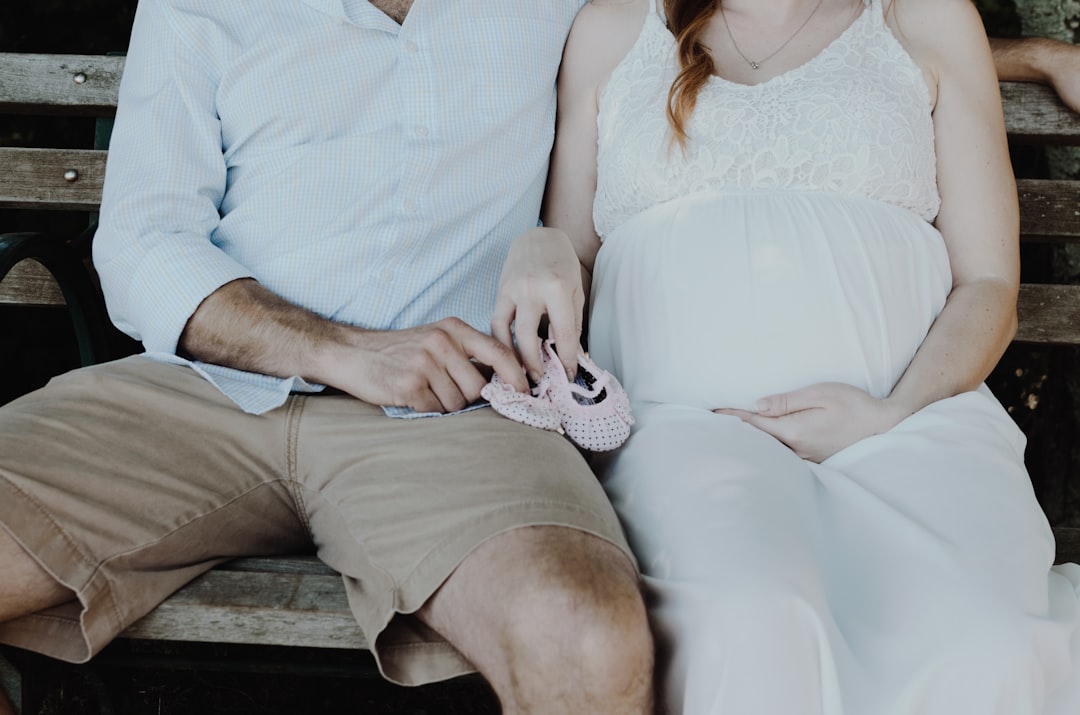 découvrez tout ce qu'il faut savoir sur la grossesse : symptÎmes, conseils santé, étapes du développement du bébé, alimentation, suivi médical et astuces pour vivre cette période sereinement.
