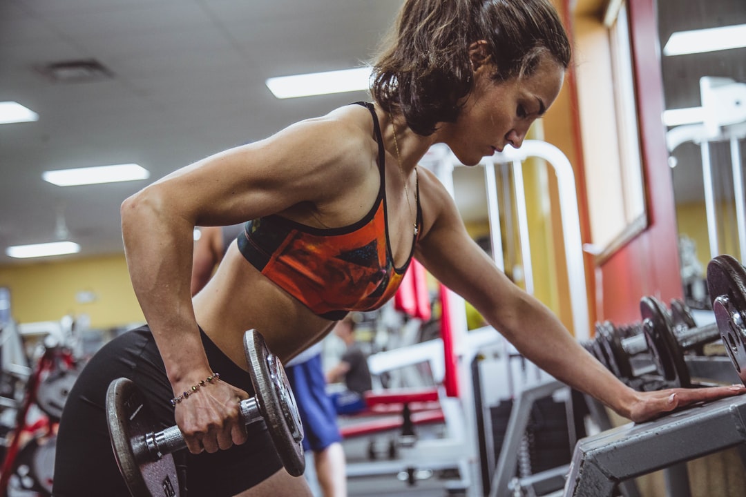 découvrez les bienfaits de l'entraßnement en force : conseils, exercices et programmes adaptés à tous les niveaux pour développer vos muscles, améliorer votre santé et atteindre vos objectifs de remise en forme.