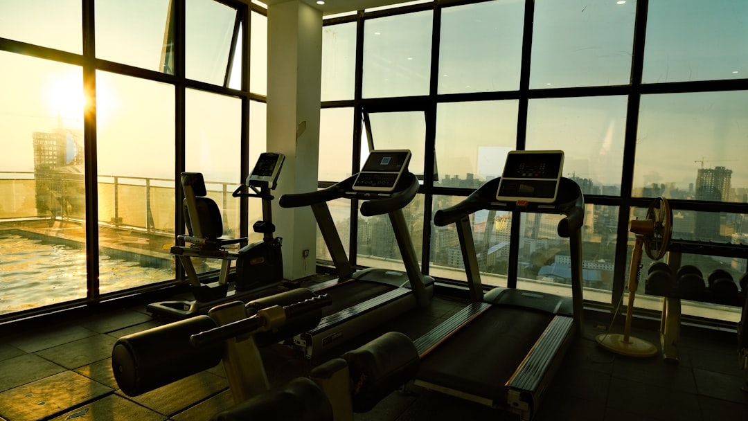 découvrez comment perdre du poids efficacement grùce au tapis de course. conseils, programmes d'entraßnement et astuces pour brûler des calories et atteindre vos objectifs minceur rapidement.